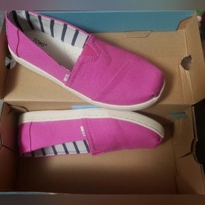Toms Flats. Pink slip on, Youth 4